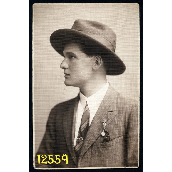 Pál műterem, Keszthely, elegáns férfi kalapban, portré, 1920-as évek,  Eredeti fotó, papírkép.   