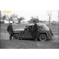   Skoda Colonial kabrió autó kalapos férfival, jármű, közlekedés, gépkocsi, 1950-es évek, Eredeti fotó negatív.