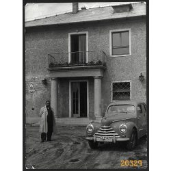   Skoda Tudor, Mesterséges Termékenyítő Állomás, Budapest, jármű közlekedés, 1950-es évek. Eredeti nagyobb méretű fotó, papírkép, sarkain gyűrődések.  