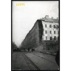   1956-os forradalom, Budapest, Kilián laktanya, kilőtt szovjet tankok, Üllői út, Ferenc körút, 1950-es évek, Eredeti fotó, papírkép.  