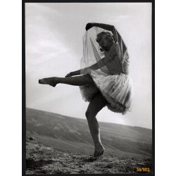   Nagyobb méret, Szendrő István fotóművészeti alkotása. Balerina fátyollal, tánc, művészet, 1930-as évek. Eredeti, pecséttel jelzett fotó, papírkép, Agfa Brovira papíron. Dekorációnak, ajándéknak is kiv