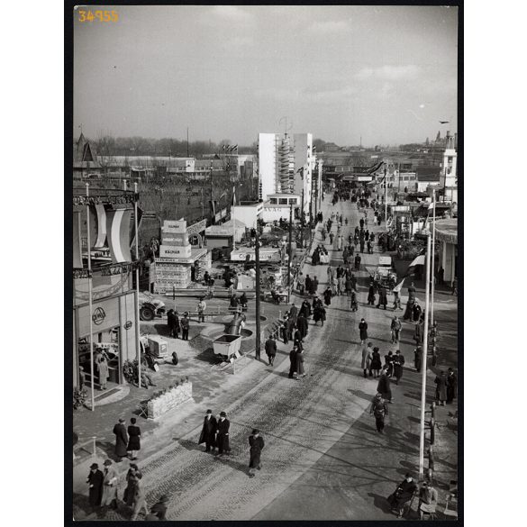 Nagyobb méret, Szendrő István fotóművészeti alkotása. Budapest, ipari vásár, kiállítás, 1930-as évek. Eredeti, pecséttel jelzett fotó, papírkép, Agfa Brovira papíron. Dekorációnak, ajándéknak is kivál