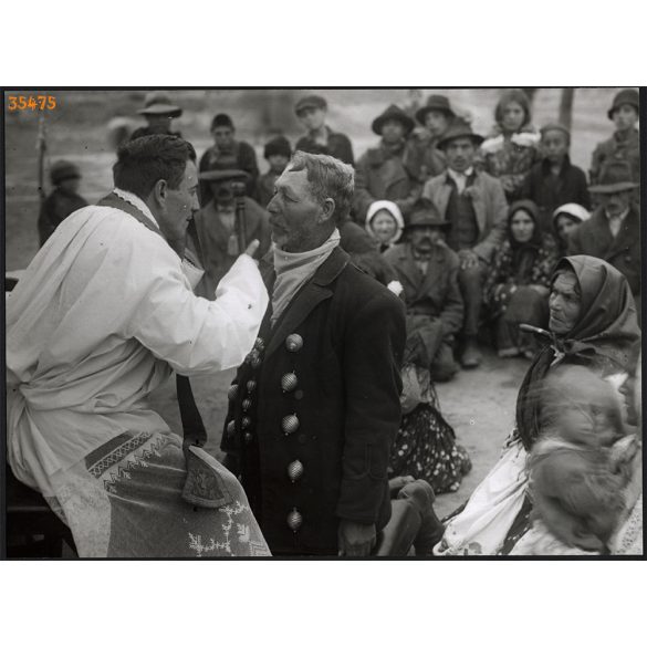 Nagyobb méret, Szendrő István fotóművészeti alkotása. Szabadtéri istentisztelet cigányoknak, 1930-as évek. Eredeti, pecséttel jelzett fotó, papírkép, Agfa Brovira papíron. Dekorációnak, ajándéknak is 