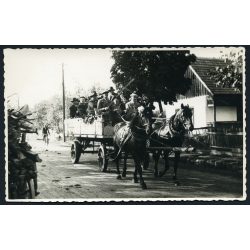   Foto Ignáczy, szüreti kirándulás, Beregszász, Kárpátalja, lovaskocsi, utcakép, Horthy-korszak, helytörténet, 1940-es évek, Eredeti fotó, papírkép.  