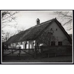   Nádfedeles ház Balatonkilitiben, Balaton, Somogy megye, utcakép, helytörténet, 1950-es évek, Eredeti fotó, papírkép.   