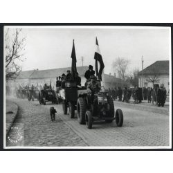   Felvonulás MÁVAG és HSCS traktorokon, jármű, mezőgazdaság, 1940-es évek, kommunizmus. Eredeti fotó, papírkép, Magyar Film Foto jelzéssel, hátulján bélyegző.   