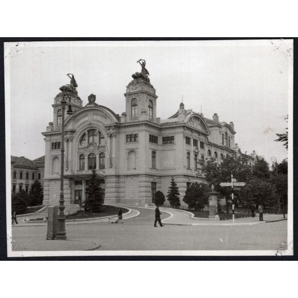 A Hunyadi téri színház, Kolozsvár, Kolozs megye, Erdély, utcakép, Horthy-korszak, épület, táblák, helytörténet, 1940-es évek, Eredeti fotó, papírkép.   