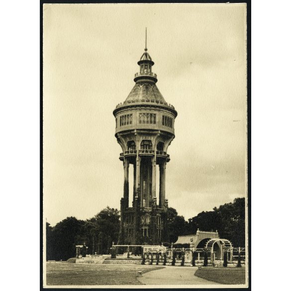 Nagyobb méret, a margitszigeti Víztorony, Budapest, Horthy-korszak, 1930-as évek, Eredeti hátulján feliratozott fotó, papírkép, ajándéknak, dekorációnak is kiváló.  