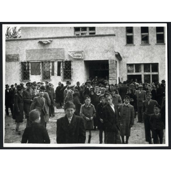 Tüdőgondozó átadási ünnepség, Heves, épület, egészségügy, kórház, kommunizmus, helytörténet, 1950-es évek. Eredeti fotó, Magyar Film Foto pecsétjével jelzett papírkép.