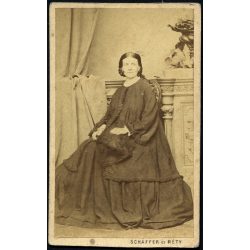   Schaffer és Réty műterem, Pest, elegáns hölgy portréja, monarchia, 1860-as évek, Eredeti CDV, korai vizitkártya fotó.  