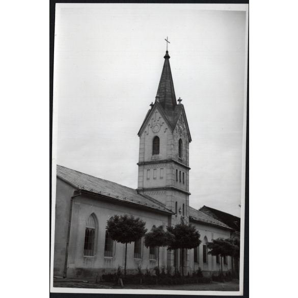 Nagyobb méret, Szendrő István fotóművészeti alkotása, tamási Evangélikus templom, Tamási, Tolna megye, egyház, vallás, templom, 1930-as évek. Eredeti, pecséttel jelzett fotó, papírkép. 