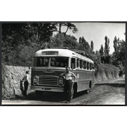   Ikarus távolsági autóbusz sofőrjével, MÁVAUT, jármű, közlekedés, 1960-as évek, szocializmus, Eredeti fotó, papírkép. 