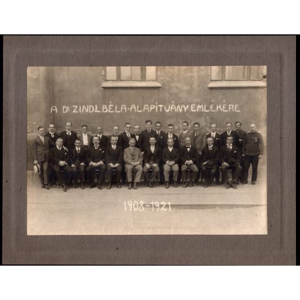 Nagyobb méret! A Dr. Zindl Béla-Alapítvány támogatói(?), Budapest, csoportkép, elegáns férfiak utcakép, Horthy-korszak, helytörténet, 1920-as évek, Eredeti fotó, papírkép. 