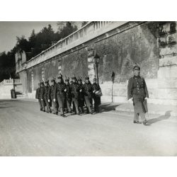   Puskás őrség felvonulása, Orbók István őrparancsnok, testőrség, Budapest, Budai Vár, katona, egyenruha, 1931, 1930-as évek, Horthy-korszak, helytörténet. Eredeti fotó, papírkép.  