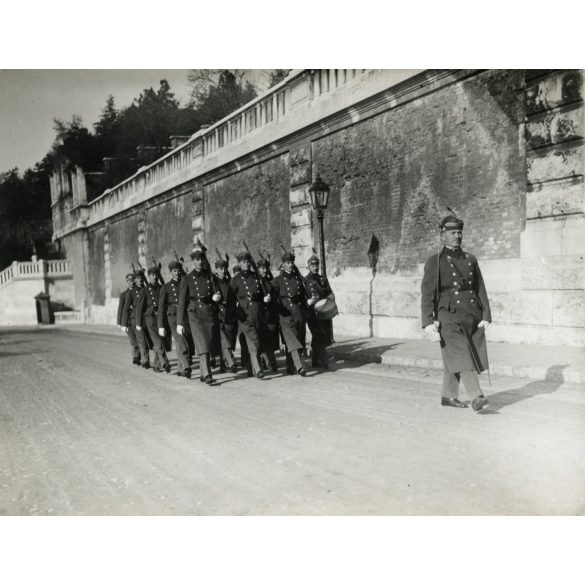 Puskás őrség felvonulása, Orbók István őrparancsnok, testőrség, Budapest, Budai Vár, katona, egyenruha, 1931, 1930-as évek, Horthy-korszak, helytörténet. Eredeti fotó, papírkép.  