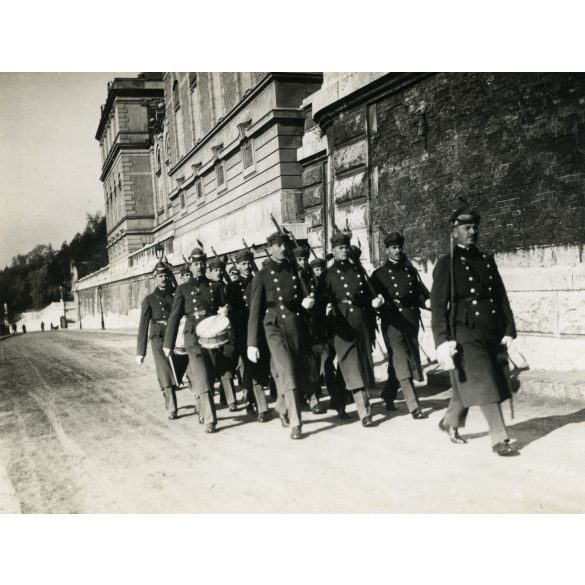 Puskás őrség felvonulása, Orbók István őrparancsnok,  Budapest, Budai Vár, katona, egyenruha, 1931, 1930-as évek, Horthy-korszak, helytörténet. Eredeti fotó, papírkép. 