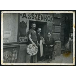   Kovács János fa, szén és kox kereskedése, üzlet, kirakat, felirat, reklám, 1940-es évek, Eredeti fotó, papírkép. 