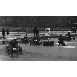   Nagyobb méret, gokart autóverseny, Budapest, Városliget, sport, jármű,  helytörténet, szocializmus, 1960-as évek, Eredeti fotó, papírkép, hátulján Dr. Reitter Lászlóné felirat.  