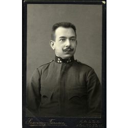   Szamossy műterem, Kassa, Felvidék, Hossza György katonatiszt, egyenruha, elegáns bajuszos úr portréja, monarchia, 1910-es évek, Eredeti CDV, hátulján feliratozott vizitkártya fotó.  